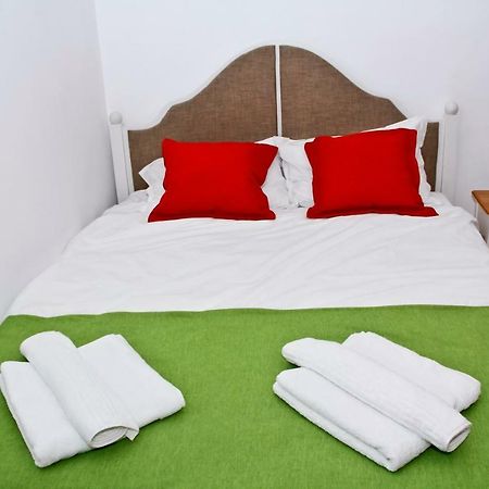 Bright Studio In The Heart Of The City With Netflix Бухарест Екстер'єр фото