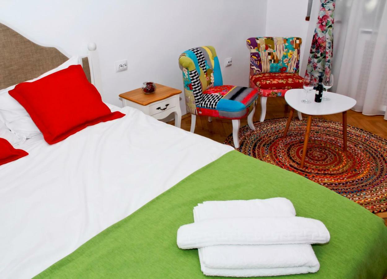 Bright Studio In The Heart Of The City With Netflix Бухарест Екстер'єр фото